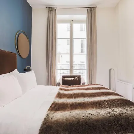 Amazing Premium Flat, Fantastic Location, 1290 Sqf * Paris