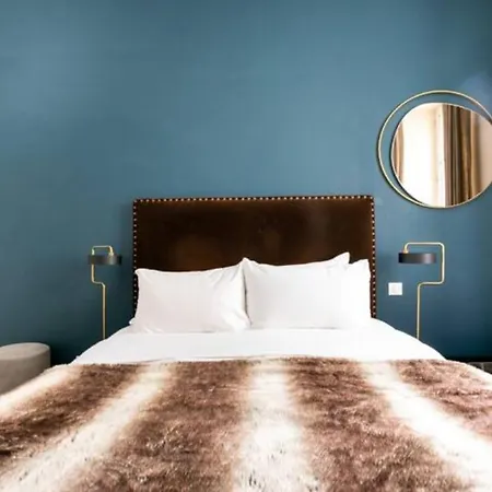 Amazing Premium Flat, Fantastic Location, 1290 Sqf * Paris
