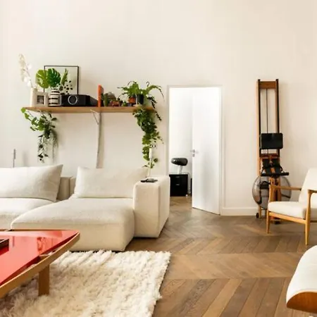 Apartment Amazing Premium Flat, Fantastic Location, 1290 Sqf *