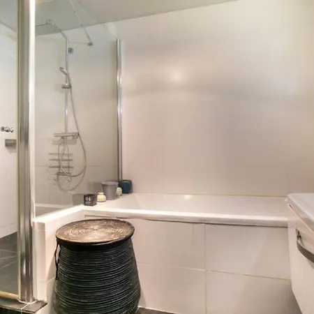Amazing Premium Flat, Fantastic Location, 1290 Sqf Appartement Parijs